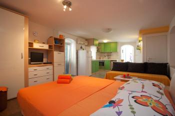 Old Town Apartment St Luke with Sunny Terrace near Riva, Split (photo 4)