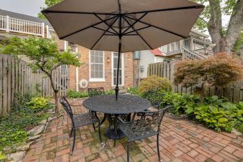 Riverfront Studio with Private Patio and Garden!, Augusta (foto 3)