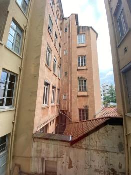 Charming Apartment with Exposed Beams Ainay District Lyon, Lyon (photo 2)