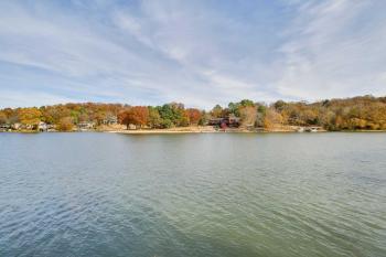 Home in Bella Vista with Deck and Lake Windsor Views!, Bella Vista (fotografie 3)