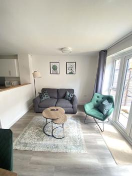 Trade Stays Welcome Secure Parking Large Townhouse Long Stay Savings Available just Ask!, Birmingham (photo 3)
