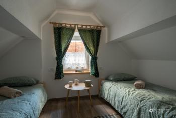 Cherry house - cosy house - ideal for bear watching, in the neighborhood of the medieval Snežnik castle, Stari Trg pri Ložu (zdjęcie 4)