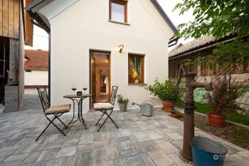 Cherry house - cosy house - ideal for bear watching, in the neighborhood of the medieval Snežnik castle, Stari Trg pri Ložu (zdjęcie 3)