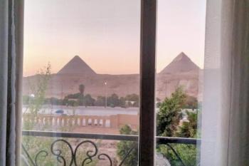 Pyramids & Grand Museum Apartment, Giza (photo 2)