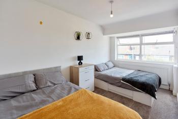 Spacious home close to city centre location, Лидс (фото 3)