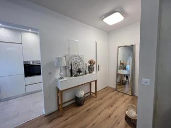 Stylish 1-bedroom condo close to exhibition square, Basel (photo 2)