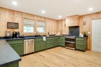 Spacious Home on Beaver Lake w/ Deck & Fire Pit!, Rogers (Foto 5)