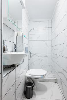 Chic Central 1BD Apartment with Private Patio by Flat Mаnager, Sofia (Foto 5)