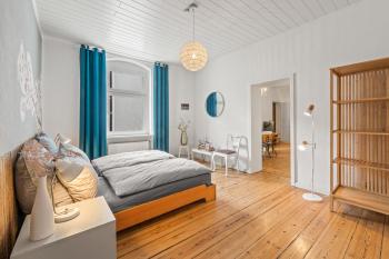 TheWilhelmshavener Group Apartment, group & family friendly, 100m2, 2BR, 1 living room, huge table, ideal for 4 - 6 Guests, Berlin (photo 5)