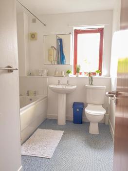 Spacious, central and newly decorated apartment, Edinburgh (photo 4)