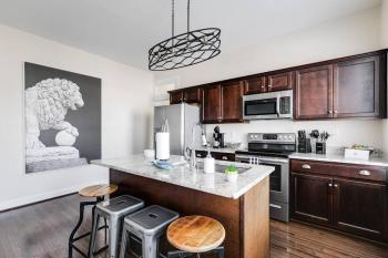 Modern, Convenient Gem: Urban Retreat 'n Richmond, Richmond (photo 2)