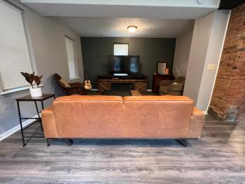 **Stylish Pet Friendly 3 Bedroom House**, Cleveland (photo 5)
