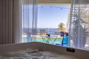LES SUITES LOVE 1 SPA VUE MER PISCINe, Marseille (photo 2)