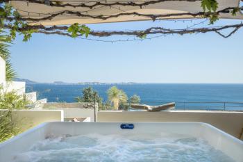 LES SUITES LOVE 3 SPA VUE MER PISCINe, Marseille (photo 2)