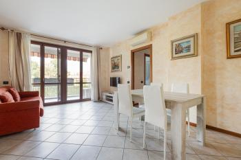 Apartment with Balcony nearby M3 Subway Yellow Line, Milano (foto 2)
