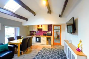 Headingley 2 Bedroom first floor cottage flat Near Universities shops& Park, Leeds (photo 3)