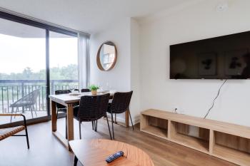Modern & Charming Apt With Rooftop @pentagon City, Arlington (photo 5)