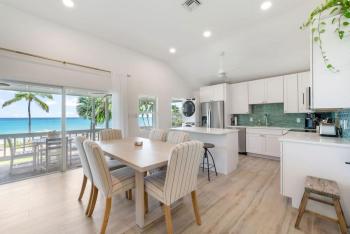 Renovated, Oceanfront 2bd Seven Mile Beach Condo with amazing views, George Town (Foto 3)