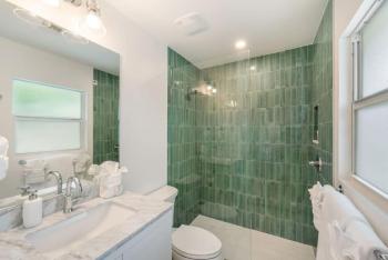 Renovated, Oceanfront 2bd Seven Mile Beach Condo with amazing views, George Town (Foto 4)