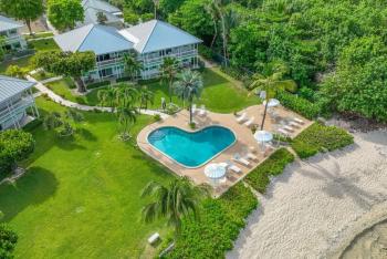 Renovated, Oceanfront 2bd Seven Mile Beach Condo with amazing views, Джорджтаун (фото 4)