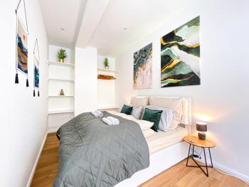 Freundliche Ferienwohnung mit Regendusche, Küche, Waschmaschine&Trockner, TV, WLAN, Lipsko (fotografie 3)