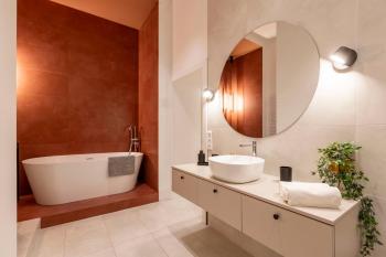 Luxurious Minimalist Residence with Sauna by Prestige Homes, Budapest (foto 3)