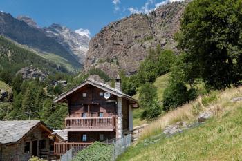 HelloChalet - Chalet Grené typical house with garden - 1km cabelcar, Valtournenche (photo 3)
