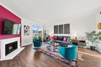 Beverly Hills Chic 2 bed 2bath with Patio and Parking 309, Los Ángeles (foto 2)