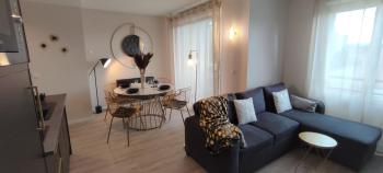 Arty Appart - Eurexpo - Clim - Parking box privé - Balcon - Sauna en option, Saint-Priest (Foto 5)