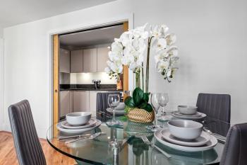 Vauxhall large 2bedroom Central London with amazing River View Panoramic Balcony, Londyn (zdjęcie 2)