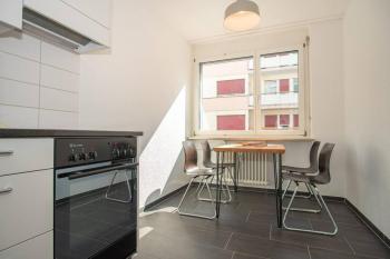 Modern 2-Bedroom Apartment in City Centre, Basilea (foto 5)