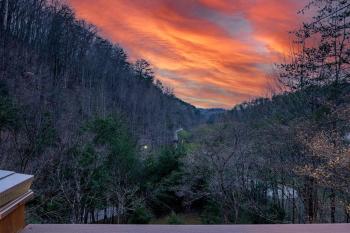 Secluded Cabin / Stunning Mtn View / Paved Drive, Sevierville (fotografie 3)