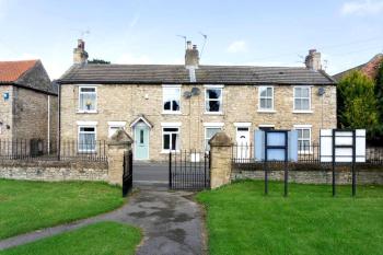 Cosy Country Escape | Fireplace & Views | Leeds & York, Leeds (photo 2)