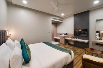 Sterling Pushkar, Pushkar (Foto 3)