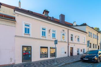 The Bookhouse, 5-bedroom residence by Prague Castle, Praha (fotografie 3)