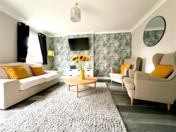 Stylish Village Townhouse w/ Parking – Near Leeds & York, Leeds (Foto 5)