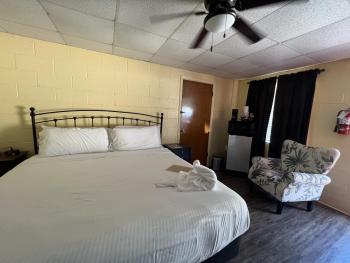 JI4, King Guest Room at the Joplin Inn at entrance to the resort Hotel Room, Mount Ida (Foto 2)