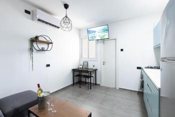 Nirvana 1BR Apt, Central Old Town, Private Balcony, Beer Sheva (foto 3)