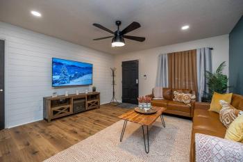 Close to airport* Pets*Fenced yard*A/C & Fast WIFI, Cleveland (photo 5)