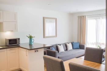 Modern & central - two bedroom & two bathroom apartment, Bath (fotografie 4)
