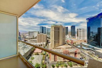 Strip View Balcony Suites - No Resort Fee !, Las Vegas (photo 4)