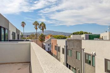 Bright, Modern, Central - Theater Room, Sleeps 9, Los Angeles (photo 3)