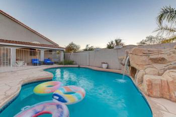 Beautiful 5BR w/King Beds, Pool & Hot Tub, Games, Las Vegas (zdjęcie 3)