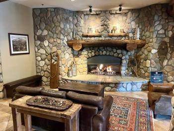 MT CB Base Area with King Bed, Outdoor Hot Tub & Pool, Crested Butte (foto 4)
