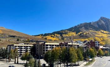 MT CB Base Area with King Bed, Outdoor Hot Tub & Pool, Crested Butte (foto 2)