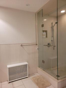 Private Suite in Forest Hill with full kitchen and parking, Toronto (foto 4)