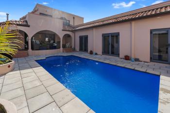 Poolside Serenity - Papamoa Beach Holiday Home, Papamoa (foto 3)