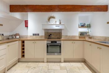 The Old Crescent Bakery - 4 Bedroom Residence in Bath by Mint Stays, Bath (photo 5)