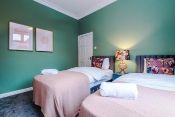 Newly Renovated 5 Bedroom home-Manchester, Manchester (fotografie 2)