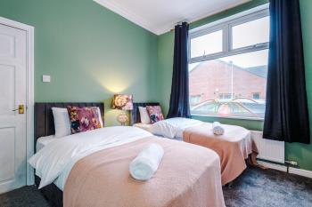 Newly Renovated 5 Bedroom home-Manchester, Manchester (fotografie 3)